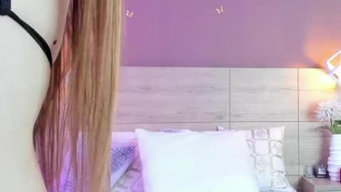 Snapshot of elenagilbert2 chatting on May 11, 3:29 pm Elena online show from May 11, 3:29 pm