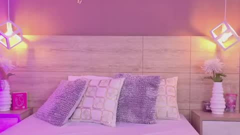 Snapshot of elenagilbert2 chatting on May 31, 2:46 pm Elena online show from May 31, 2:46 pm