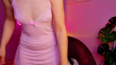 elenamonroe_ online show from April 11, 7:45 am
