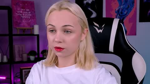 elenamonroee online show from October 13, 2:55 am