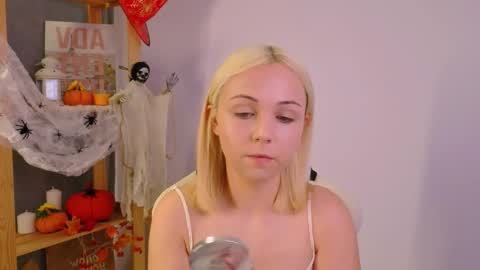 elenamonroee online show from October 22, 4:57 am