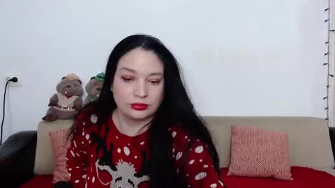 Snapshot of elenatroyy chatting on December 8, 9:19 pm ElenaTroyy online show from December 8, 9:19 pm