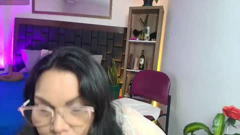 elenna_boobs_ online show from March 13, 3:35 am