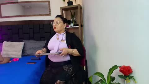 elenna_boobs_ online show from March 25, 3:34 am