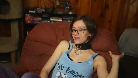 Snapshot of elfenemma chatting on November 8, 7:34 pm Emma online show from November 8, 7:34 pm