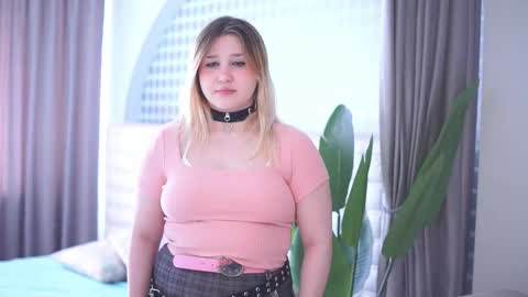 Snapshot of elfie_song chatting on March 16, 6:50 am Eva online show from March 16, 6:50 am