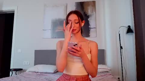 Snapshot of elfiecollins chatting on July 14, 10:21 am Elfie online show from July 14, 10:21 am