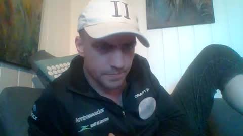 Snapshot of elhornyvikingo chatting on February 2, 2:24 pm horny viking online show from February 2, 2:24 pm