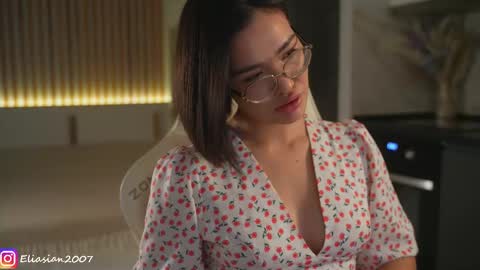 Snapshot of eli_asian chatting on February 27, 8:25 am Eli online show from February 27, 8:25 am