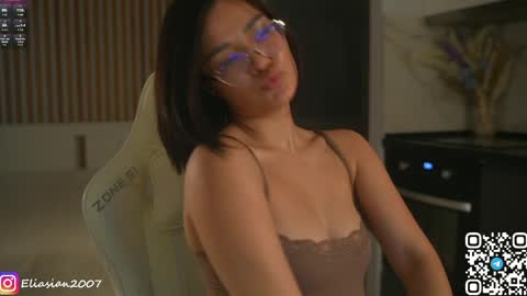 Eli  online show from April 12, 3:17 pm