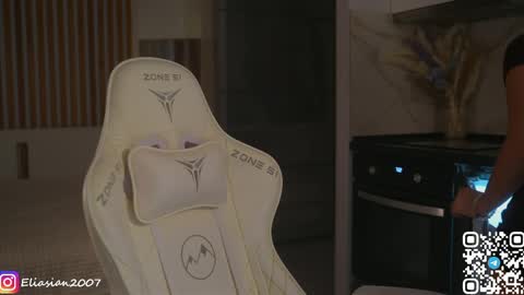 Eli  online show from April 14, 4:24 pm