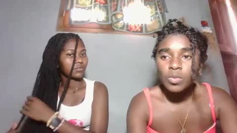 Snapshot of elia011 chatting on November 12, 9:42 am elia011 online show from November 12, 9:42 am