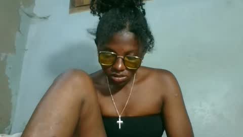 Snapshot of elia011 chatting on November 22, 8:08 pm elia011 online show from November 22, 8:08 pm