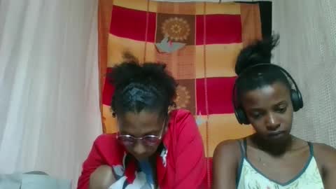 Snapshot of elia011 chatting on February 28, 8:15 am elia011 online show from February 28, 8:15 am