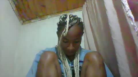 Snapshot of elia011 chatting on May 28, 7:38 am elia011 online show from May 28, 7:38 am