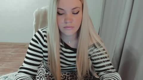 Snapshot of elia_ chatting on May 26, 5:36 am Ella online show from May 26, 5:36 am