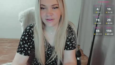 Snapshot of elia_ chatting on June 1, 5:42 am Ella online show from June 1, 5:42 am