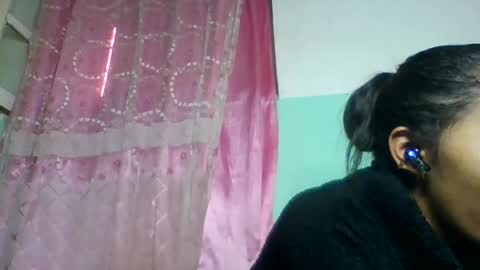 Snapshot of eliah193653 chatting on June 13, 7:39 am eliah193653 online show from June 13, 7:39 am