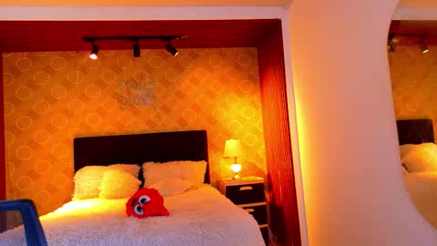 Elian online show from February 22, 2:04 pm