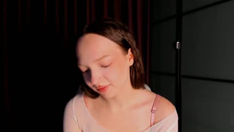 Snapshot of elianareynolds chatting on December 7, 3:04 am Ella online show from December 7, 3:04 am