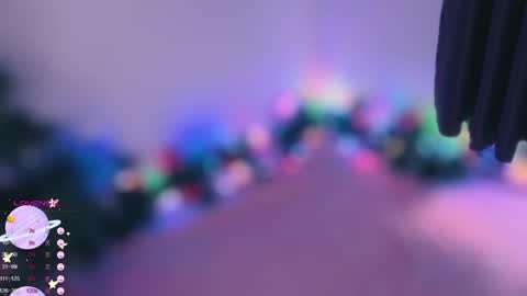 Snapshot of elianareynolds chatting on December 28, 6:17 am Ella online show from December 28, 6:17 am