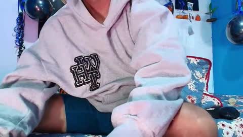 elias_salvatore_ online show from February 12, 3:12 am