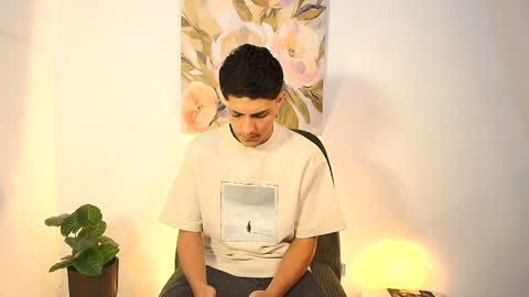Snapshot of elias_salvatore_ chatting on May 29, 1:31 pm elias_salvatore_ online show from May 29, 1:31 pm