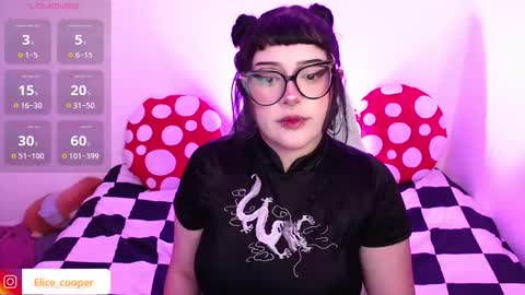 Snapshot of elicecooper chatting on November 10, 3:38 am Elice Cooper new account online show from November 10, 3:38 am