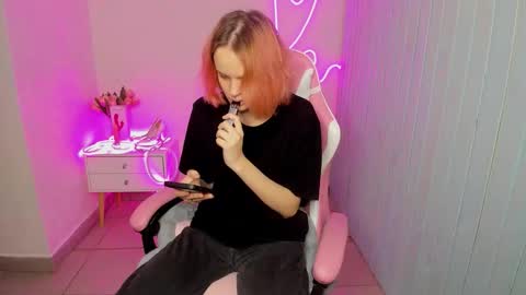 elieiza_xo online show from October 7, 9:28 am