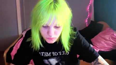 Snapshot of elieiza_xo chatting on April 24, 9:23 am elieiza_xo online show from April 24, 9:23 am