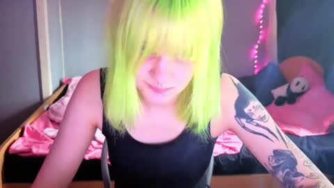 Snapshot of elieiza_xo chatting on April 25, 10:07 am elieiza_xo online show from April 25, 10:07 am