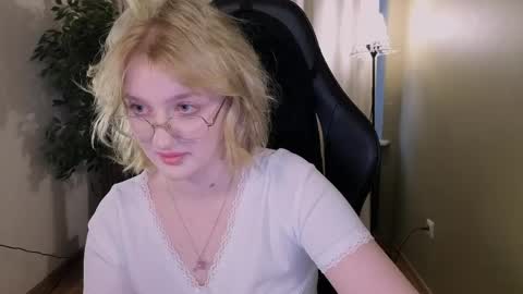 Ellie online show from March 6, 5:15 am