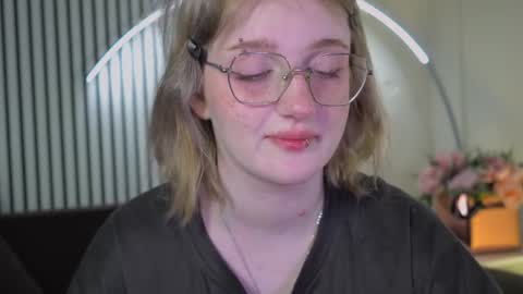 Ellie online show from March 25, 5:24 am