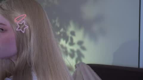 Ellie online show from April 12, 7:02 am