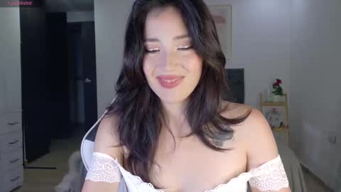 eliiih_ online show from December 3, 2:41 am