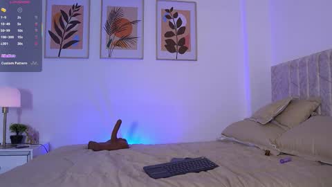 E L I I Z A B E T H   online show from January 10, 2:02 am