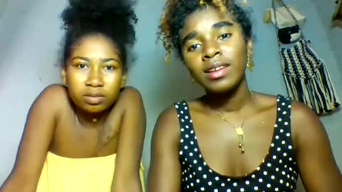 elina981 online show from March 26, 8:09 am