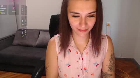 Snapshot of elina_posh chatting on June 8, 8:48 am Liza online show from June 8, 8:48 am