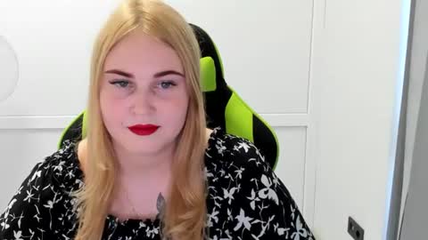 Snapshot of elinnasweet chatting on June 30, 9:32 am Elina online show from June 30, 9:32 am
