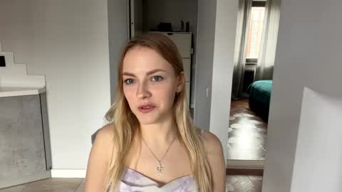 Snapshot of elinorproescher chatting on May 18, 12:44 pm elinorproescher online show from May 18, 12:44 pm
