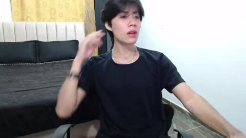 Snapshot of elio_collem chatting on January 21, 7:26 am ELIO online show from January 21, 7:26 am