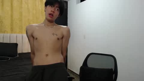 Snapshot of elio_collem chatting on February 9, 8:44 am ELIO online show from February 9, 8:44 am