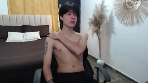 Snapshot of elio_collem chatting on October 10, 8:24 am ELIO online show from October 10, 8:24 am