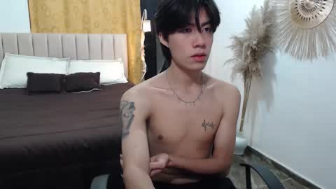 Snapshot of elio_collem chatting on November 2, 8:28 am ELIO online show from November 2, 8:28 am