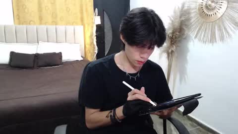 Snapshot of elio_collem chatting on November 3, 8:26 am ELIO online show from November 3, 8:26 am