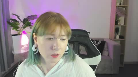 Snapshot of elira_vane chatting on June 2, 3:08 am Elira Vane online show from June 2, 3:08 am