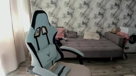 Aletta Oushen online show from April 1, 10:16 am