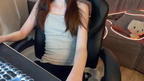 Snapshot of elisa_north chatting on February 18, 7:10 am Elisa North online show from February 18, 7:10 am