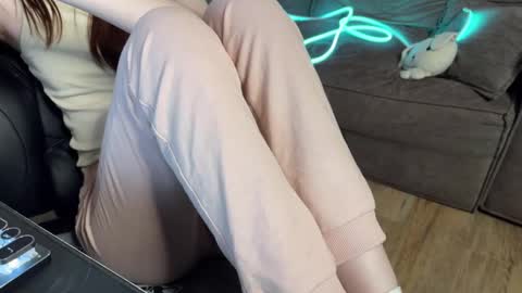 Snapshot of elisa_north chatting on March 6, 4:28 pm Elisa North online show from March 6, 4:28 pm