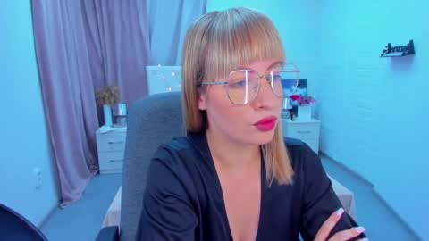 Snapshot of elisabethmills chatting on December 26, 4:58 pm Elisabeth online show from December 26, 4:58 pm